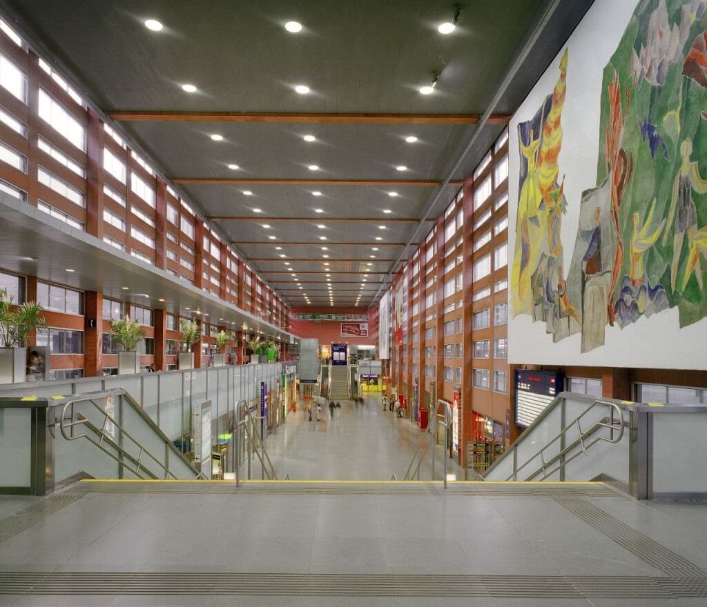 Inside the Innsbruck train station. © OEBB Robert Deopito