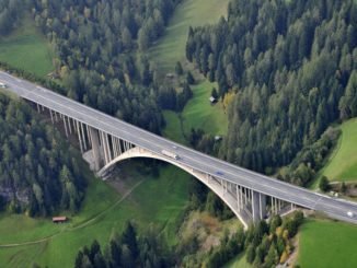 One of the main routes to North Tyrol: The Europabrücke near Innsbruck.