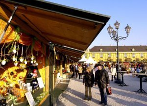 Easter market in front of the Schönbrunn Palace. © Vienna Tourism