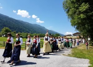 Women in Fronleichnam procession.