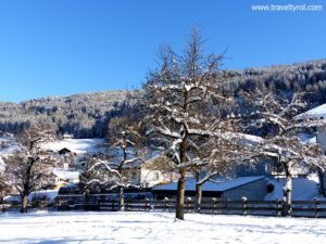 Winter landscape in Tyrol. Top 10 ski tips for beginners.