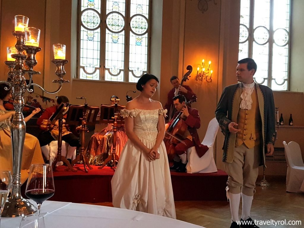 Singers Mozart dinner concert in Salzburg.