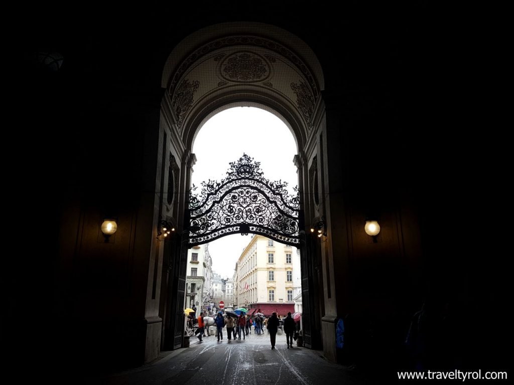 Entrance to the Vienna Imperial Palace. © Travel Tyrol
