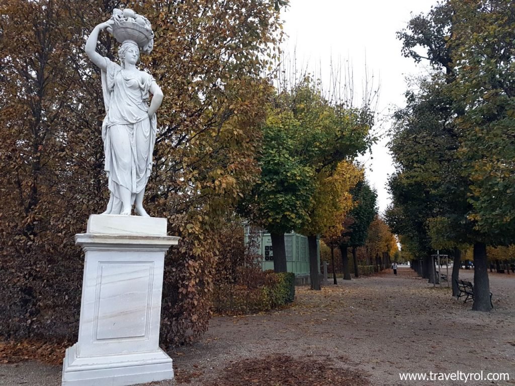 Statue Schönbrunn Palace.