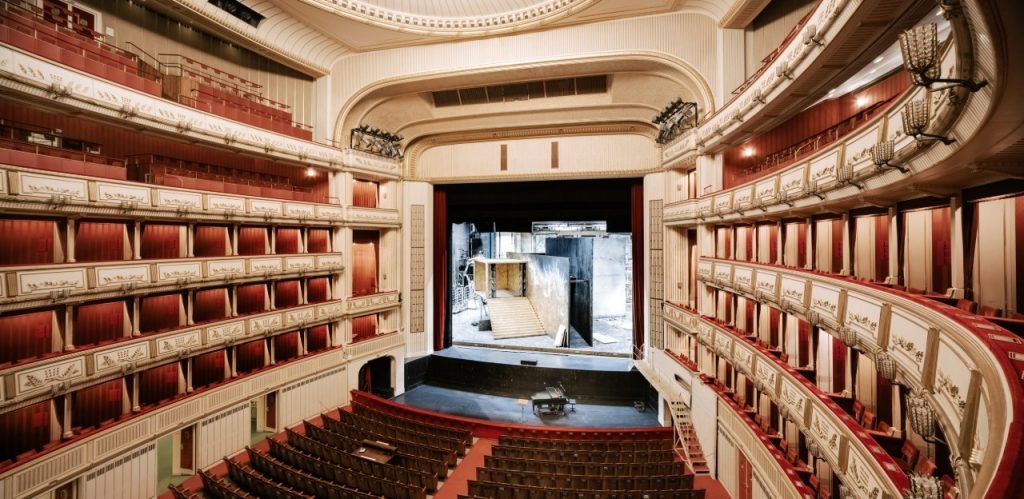 Auditorium at Vienna State Opera©WienTourismus/Paul Bauermax.