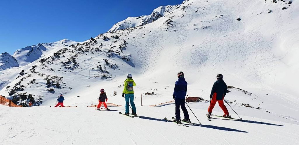 Skiers on Glungezer
